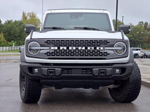 Oxford White 2022 Ford Bronco Badlands