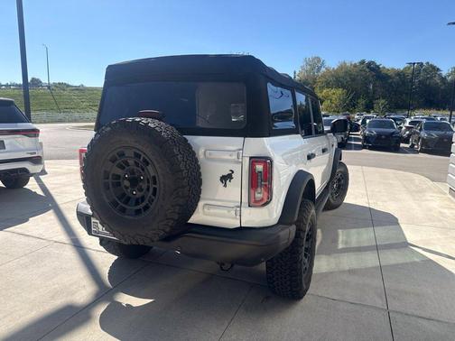 Oxford White 2022 Ford Bronco Badlands