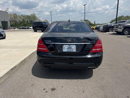 Black 2013 Mercedes-Benz S-Class 4MATIC