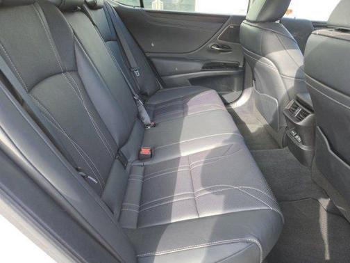 2024 Lexus ES 300h Luxury