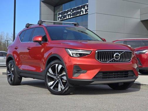 2023 Volvo XC40 B5 Plus Bright Theme