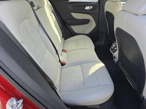 2023 Volvo XC40 B5 Plus Bright Theme