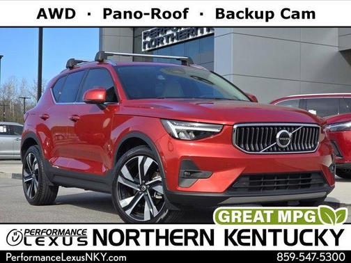 2023 Volvo XC40 B5 Plus Bright Theme