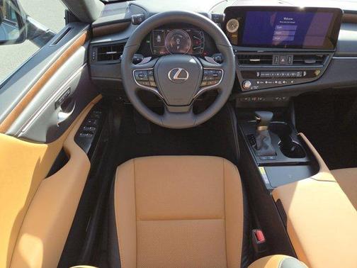 2025 Lexus ES 300h F SPORT Design