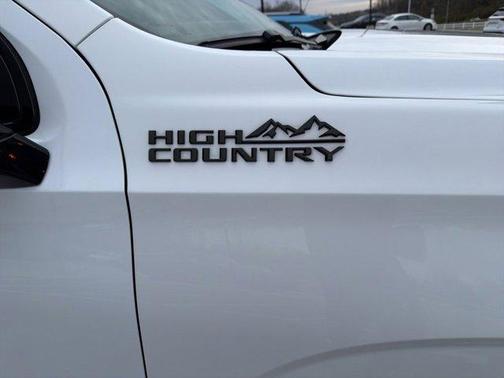 2023 Chevrolet Suburban 4WD High Country