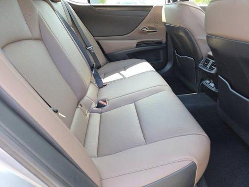 2023 Lexus ES 250 Base