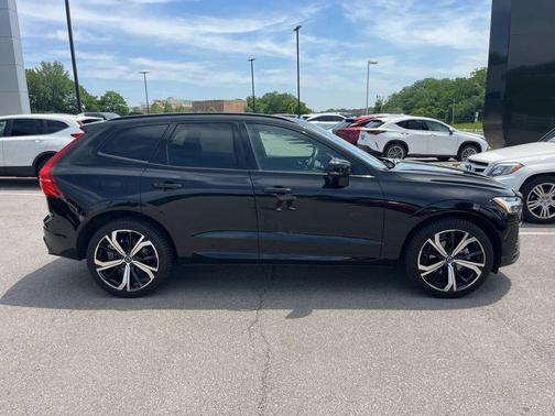 Onyx Black Metallic 2023 Volvo XC60 B5 Ultimate Dark Theme