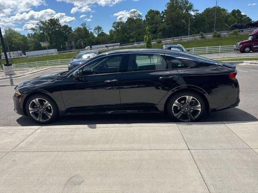 Ebony Black 2023 Kia K5 EX