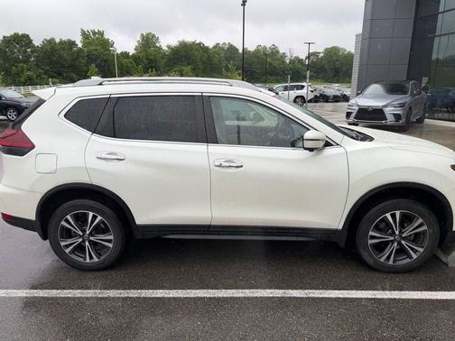Pearl White Tricoat 2020 Nissan Rogue SV