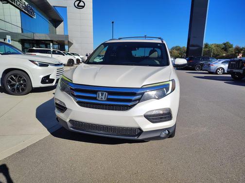 White Diamond Pearl 2016 Honda Pilot Touring