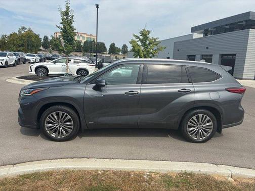 2021 Toyota Highlander Hybrid Platinum