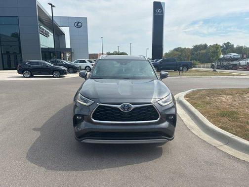 2021 Toyota Highlander Hybrid Platinum