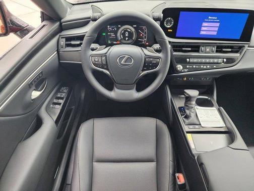 2025 Lexus ES 300h Base