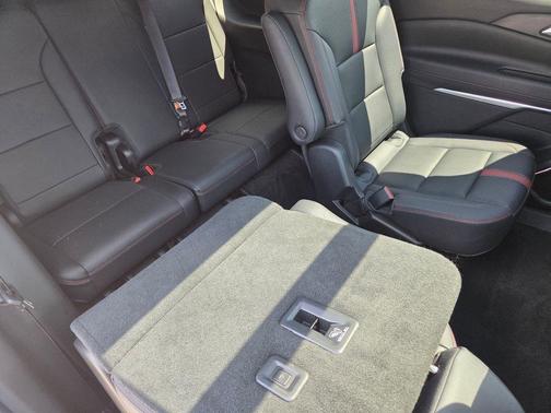 Mosaic Black Metallic 2024 Chevrolet Traverse RS