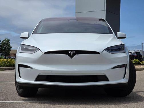 Pearl White Multi-Coat 2023 Tesla Model X