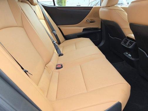2025 Lexus ES 300h Base