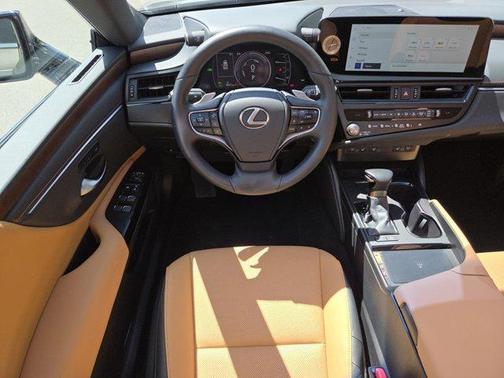 2025 Lexus ES 300h F SPORT Design