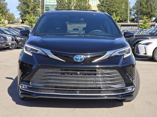 2025 Toyota Sienna Platinum 7 Passenger