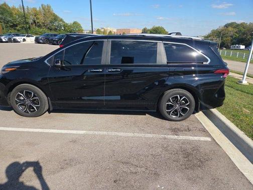 2025 Toyota Sienna Platinum 7 Passenger