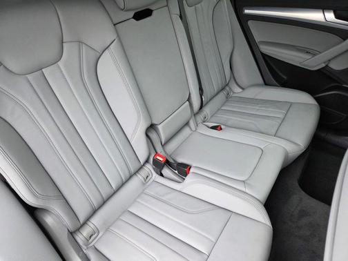 Daytona Gray Pearl Effect 2024 Audi Q5 45 S line Premium Plus
