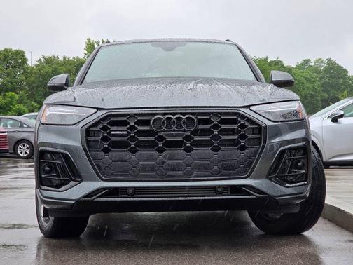 Daytona Gray Pearl Effect 2024 Audi Q5 45 S line Premium Plus