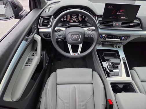 Daytona Gray Pearl Effect 2024 Audi Q5 45 S line Premium Plus