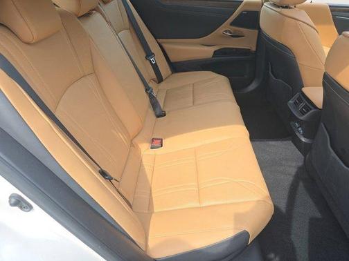 2024 Lexus ES 300h Ultra Luxury