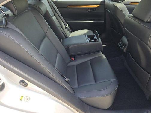 2013 Lexus ES 300h Base