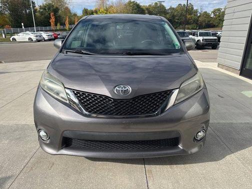 2016 Toyota Sienna SE