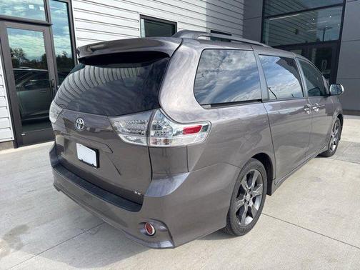2016 Toyota Sienna SE