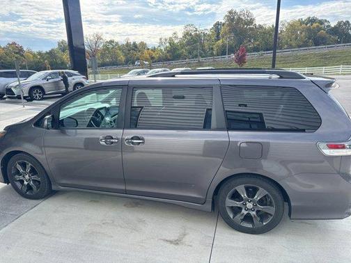 2016 Toyota Sienna SE