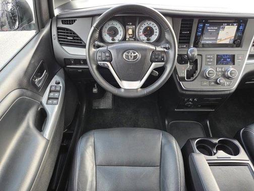 2016 Toyota Sienna SE