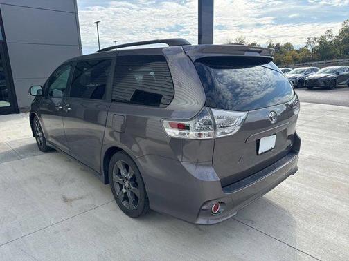 2016 Toyota Sienna SE