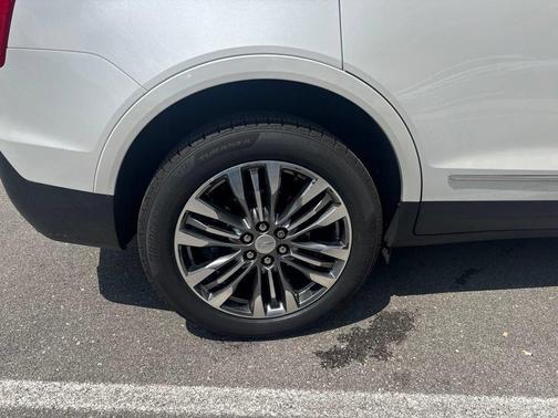Crystal White Tricoat 2017 Cadillac XT5 Premium Luxury