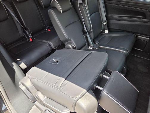 Crystal Black Pearl 2023 Honda Odyssey Elite
