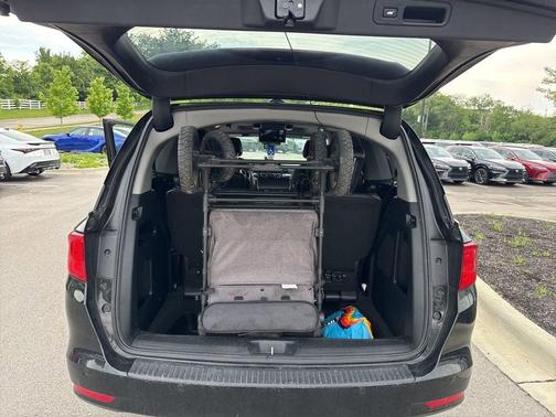 Crystal Black Pearl 2023 Honda Odyssey Elite