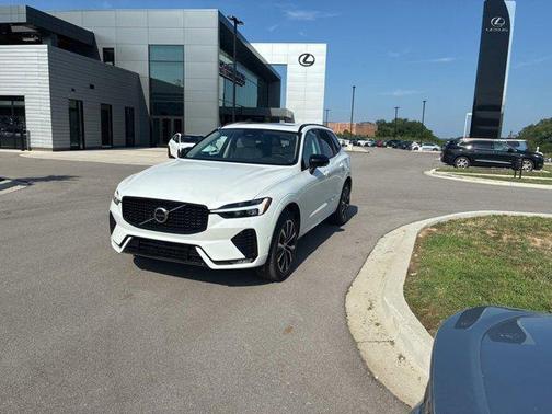 2025 Volvo XC60 Plus