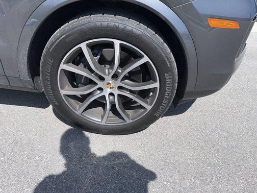 Quartzite Grey Metallic 2024 Porsche Cayenne Cayenne