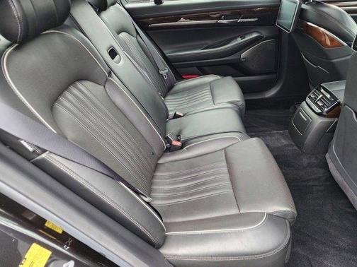 Victoria Black 2018 Genesis G90 5.0 Ultimate