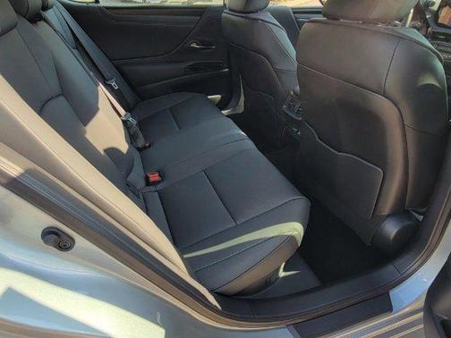 2024 Lexus ES 300h Base