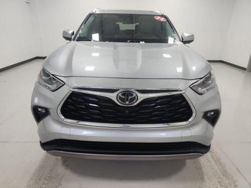 Celestial Silver Metallic 2024 Toyota Highlander Platinum