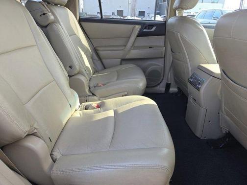 2012 Toyota Highlander SE