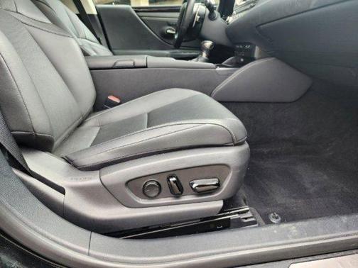 2021 Lexus ES 300h Base