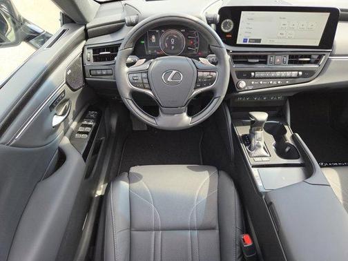 2025 Lexus ES 300h Ultra Luxury