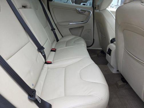 2015 Volvo XC60 T6 Platinum