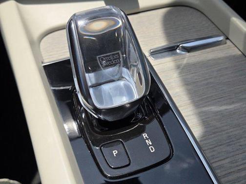 2022 Volvo XC60 B6 Inscription