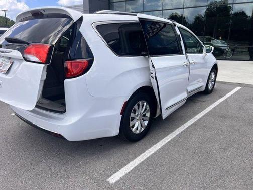 2018 Chrysler Pacifica Touring-L