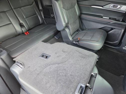 Agate Black Metallic 2025 Ford Explorer ST