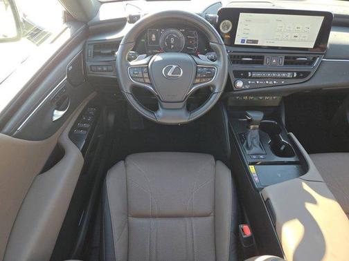 2025 Lexus ES 300h Ultra Luxury