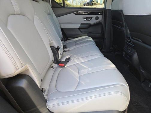 2025 Honda Pilot Touring 8-Passenger